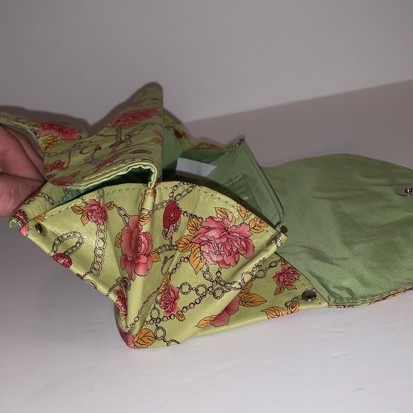 Lulu’s Wallet - Picture 3 of 8